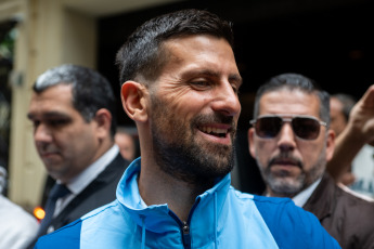 Buenos Aires, Argentina.- En la foto tomada el 1 de diciembre de 2024, el ex tenista argentino Juan Martín del Potro se despedirá esta tarde del tenis ante su gente, cuando se enfrente al serbio Novak Djokovic en una exhibición de lujo. El encuentro se llevará a cabo a las 17:30 en el Parque Roca y enfrentará a dos de los mejores tenistas de las últimas décadas. Por su parte, el número 7 del mundo en el ranking ATP, viajó este fin de semana al país para estar presente en el partido despedida del oriundo de Tandil, quien debió abandonar de manera temprana el deporte producto de las múltiples lesiones en la rodilla derecha y muñeca.