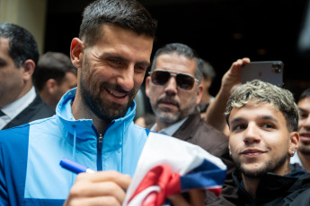 Buenos Aires, Argentina.- En la foto tomada el 1 de diciembre de 2024, el ex tenista argentino Juan Martín del Potro se despedirá esta tarde del tenis ante su gente, cuando se enfrente al serbio Novak Djokovic en una exhibición de lujo. El encuentro se llevará a cabo a las 17:30 en el Parque Roca y enfrentará a dos de los mejores tenistas de las últimas décadas. Por su parte, el número 7 del mundo en el ranking ATP, viajó este fin de semana al país para estar presente en el partido despedida del oriundo de Tandil, quien debió abandonar de manera temprana el deporte producto de las múltiples lesiones en la rodilla derecha y muñeca.