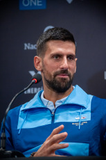 Buenos Aires, Argentina.- En la foto tomada el 1 de diciembre de 2024, el ex tenista argentino Juan Martín del Potro se despedirá esta tarde del tenis ante su gente, cuando se enfrente al serbio Novak Djokovic en una exhibición de lujo. El encuentro se llevará a cabo a las 17:30 en el Parque Roca y enfrentará a dos de los mejores tenistas de las últimas décadas. Por su parte, el número 7 del mundo en el ranking ATP, viajó este fin de semana al país para estar presente en el partido despedida del oriundo de Tandil, quien debió abandonar de manera temprana el deporte producto de las múltiples lesiones en la rodilla derecha y muñeca.