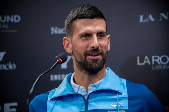 Buenos Aires, Argentina.- En la foto tomada el 1 de diciembre de 2024, el ex tenista argentino Juan Martín del Potro se despedirá esta tarde del tenis ante su gente, cuando se enfrente al serbio Novak Djokovic en una exhibición de lujo. El encuentro se llevará a cabo a las 17:30 en el Parque Roca y enfrentará a dos de los mejores tenistas de las últimas décadas. Por su parte, el número 7 del mundo en el ranking ATP, viajó este fin de semana al país para estar presente en el partido despedida del oriundo de Tandil, quien debió abandonar de manera temprana el deporte producto de las múltiples lesiones en la rodilla derecha y muñeca.