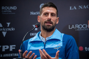 Buenos Aires, Argentina.- En la foto tomada el 1 de diciembre de 2024, el ex tenista argentino Juan Martín del Potro se despedirá esta tarde del tenis ante su gente, cuando se enfrente al serbio Novak Djokovic en una exhibición de lujo. El encuentro se llevará a cabo a las 17:30 en el Parque Roca y enfrentará a dos de los mejores tenistas de las últimas décadas. Por su parte, el número 7 del mundo en el ranking ATP, viajó este fin de semana al país para estar presente en el partido despedida del oriundo de Tandil, quien debió abandonar de manera temprana el deporte producto de las múltiples lesiones en la rodilla derecha y muñeca.