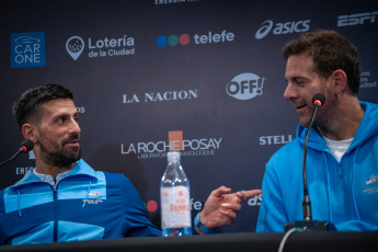 Buenos Aires, Argentina.- En la foto tomada el 1 de diciembre de 2024, el ex tenista argentino Juan Martín del Potro se despedirá esta tarde del tenis ante su gente, cuando se enfrente al serbio Novak Djokovic en una exhibición de lujo. El encuentro se llevará a cabo a las 17:30 en el Parque Roca y enfrentará a dos de los mejores tenistas de las últimas décadas. Por su parte, el número 7 del mundo en el ranking ATP, viajó este fin de semana al país para estar presente en el partido despedida del oriundo de Tandil, quien debió abandonar de manera temprana el deporte producto de las múltiples lesiones en la rodilla derecha y muñeca.