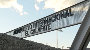 Vistas del aeropuerto de El Calafate en la Patagonia argentina
