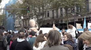 Marcha provida en Buenos Aires con participación de familias y consignas 'de las dos vidas'