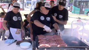 Protesta de vendedores de choripán de la CTEP en el Obelisco de Buenos Aires, Argentina (2019)