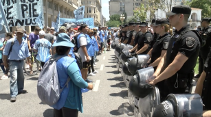 Protesta contra el tarifazo frente a la Secretaría de Energía en Buenos Aires