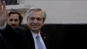 Dirigentes del peronismo tras reunión en sede partidaria tras resultados de las PASO 2019 en Argentina