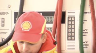 Estación de servicio Shell en Buenos Aires con actividad de carga de combustible