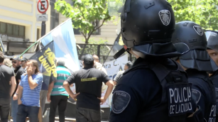 Protesta de taxistas contra Uber frente a la Legislatura de Buenos Aires en 2019